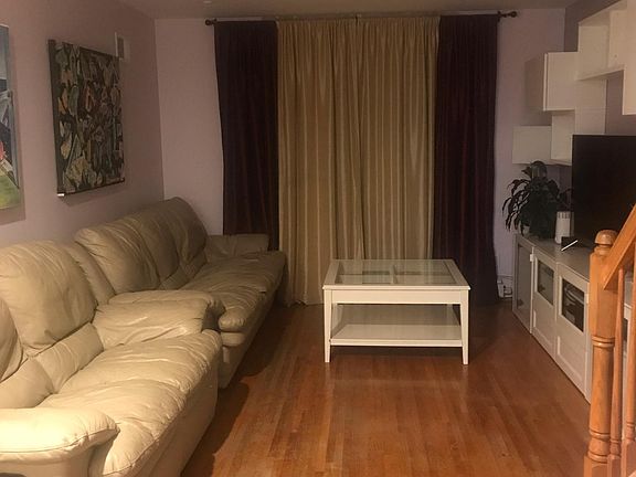 4th image of 87 Scott Ave