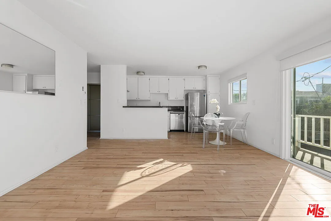 2 bed, 2.0 bath, $5,650 — Photo 3