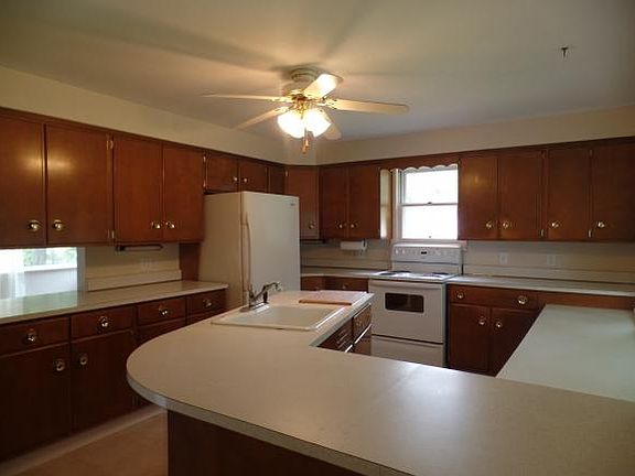 5th image of 521 S Benita Blvd