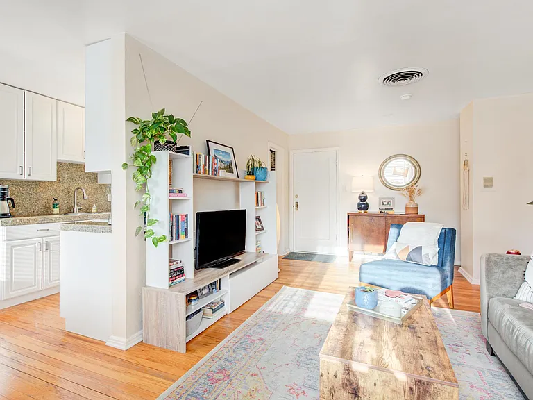 525 N Jackson St #305 — Photo 4