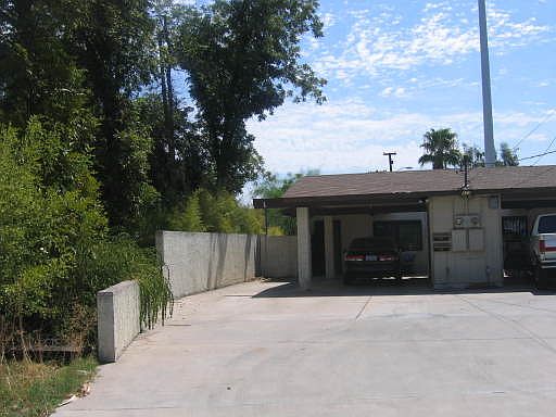 2nd image of 825 S Farmer Ave