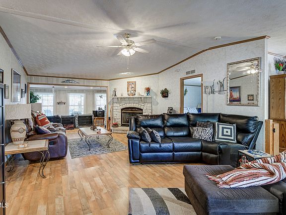 5th image of 126 Elizabeth Ann Dr
