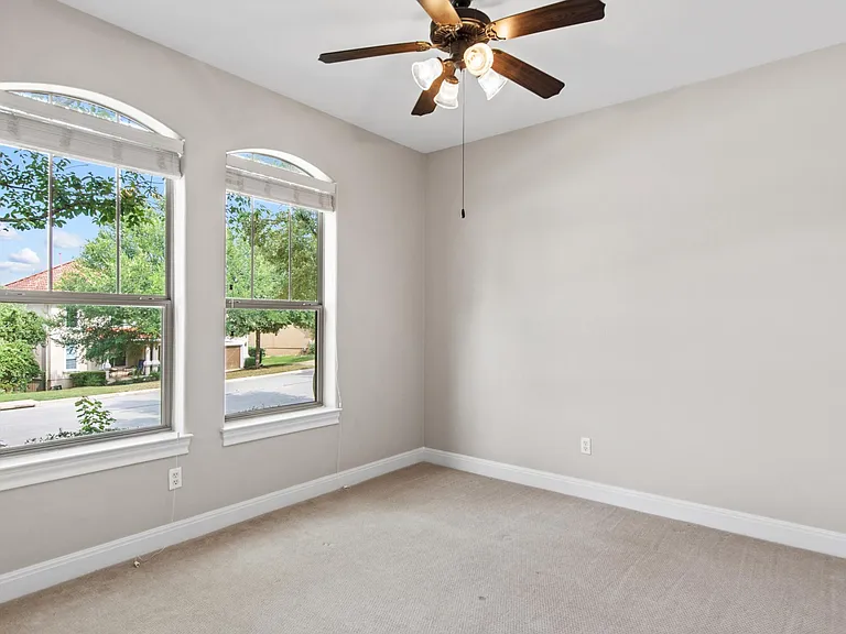 11709 Woodland Hills Trl — Photo 18