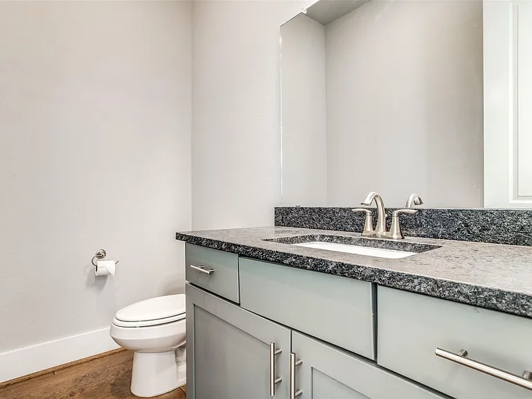 412 W 28th St #B — Photo 24