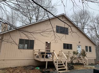 100 Valley Dr, Milford, PA 18337