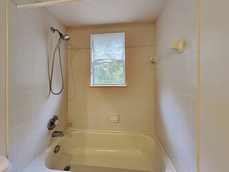 589 Errol Pkwy — Photo 20