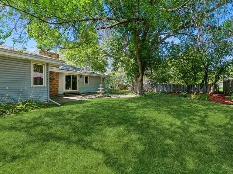 7065 Montrose Rd — Photo 2
