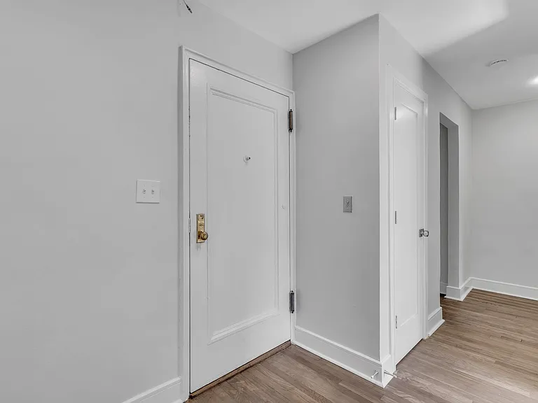 Palisades Manor Apartments — Photo 15