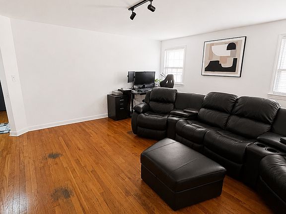 3rd image of 292-294 Florida Ave #2