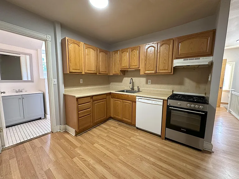 644 Madison Ave — Photo 4