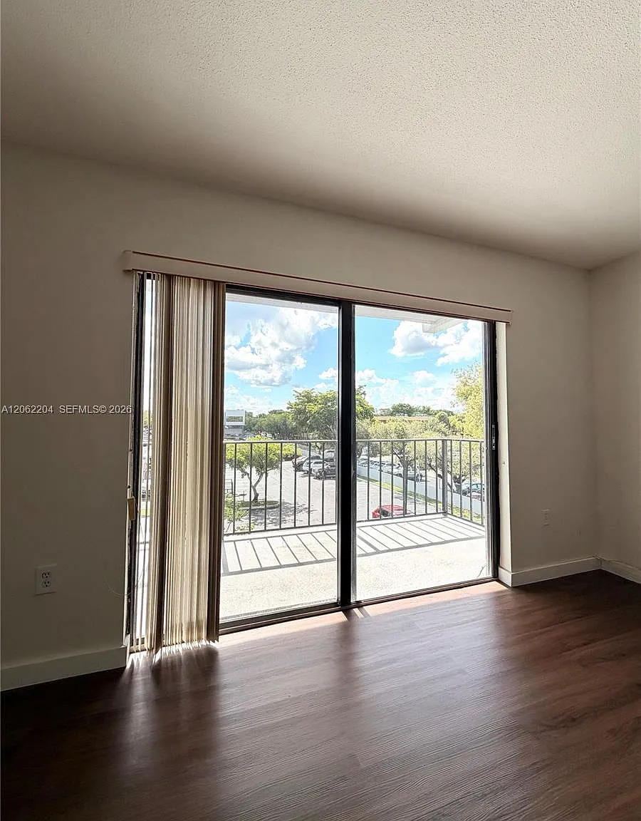 Nob Hill West Condo — Photo 4