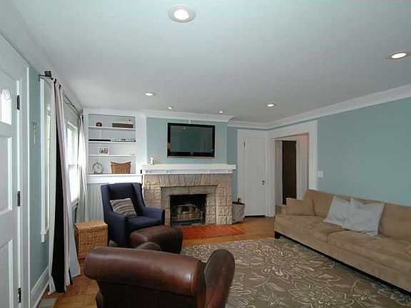 3rd image of 105 E Glenn Ave