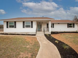 1826 Quailwood Dr, Fredericksburg, TX 78624