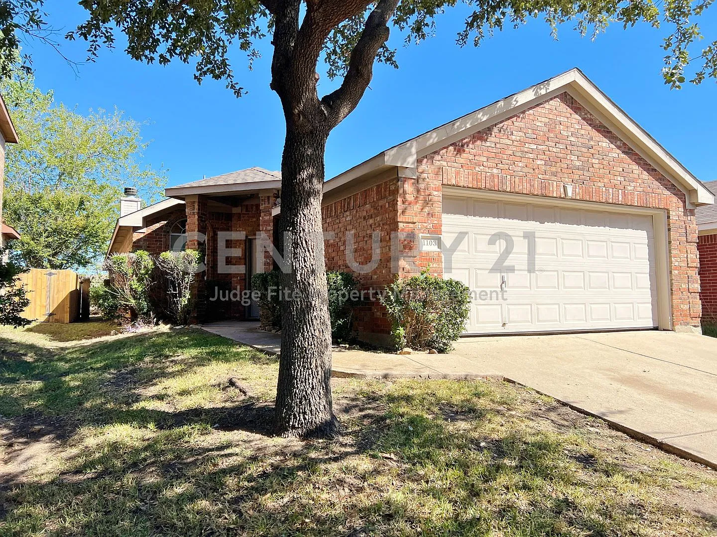 Charming 3/2/2 in Denton For Rent! — Photo 1