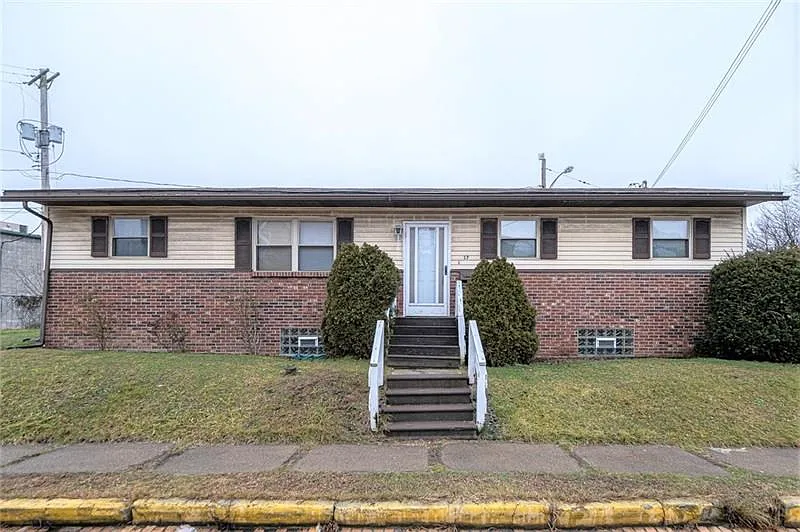 17 Florence Ave photo 1