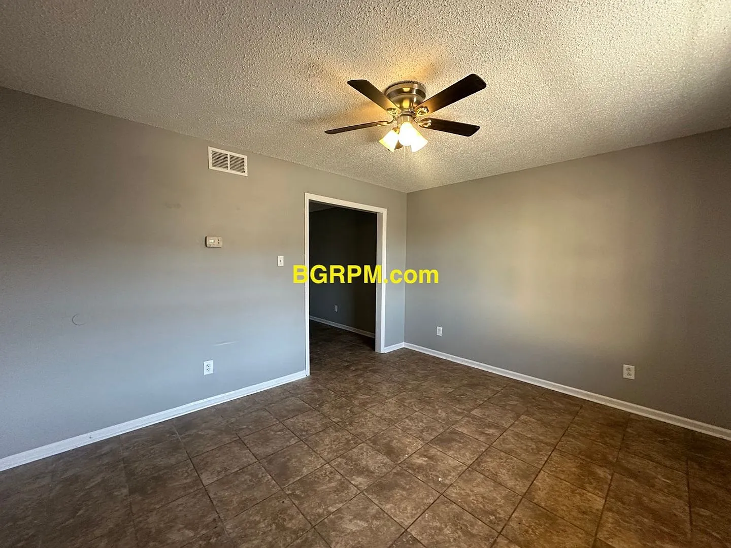 1099 W Elm — Photo 3