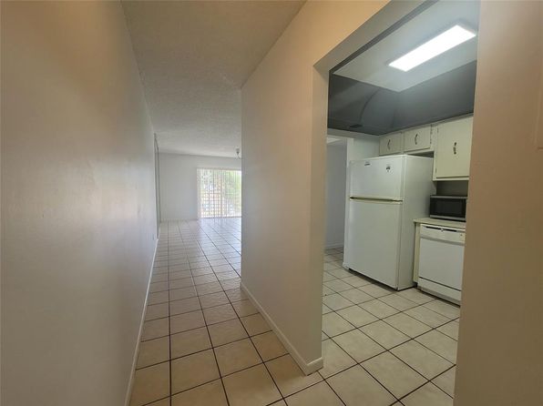 4374 NW 9th Ave APT 17-3C