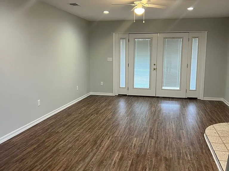 909 Green Rd — Photo 6