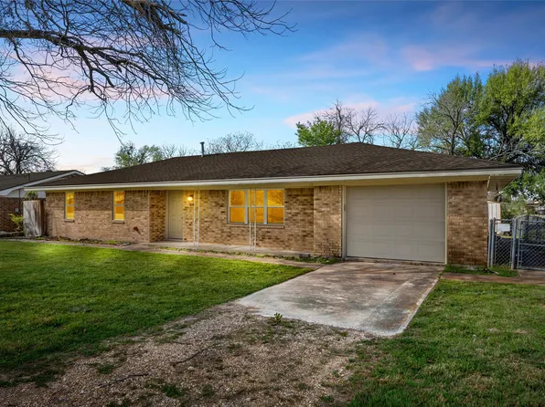 309 N 4th St, Rosebud, TX 76570