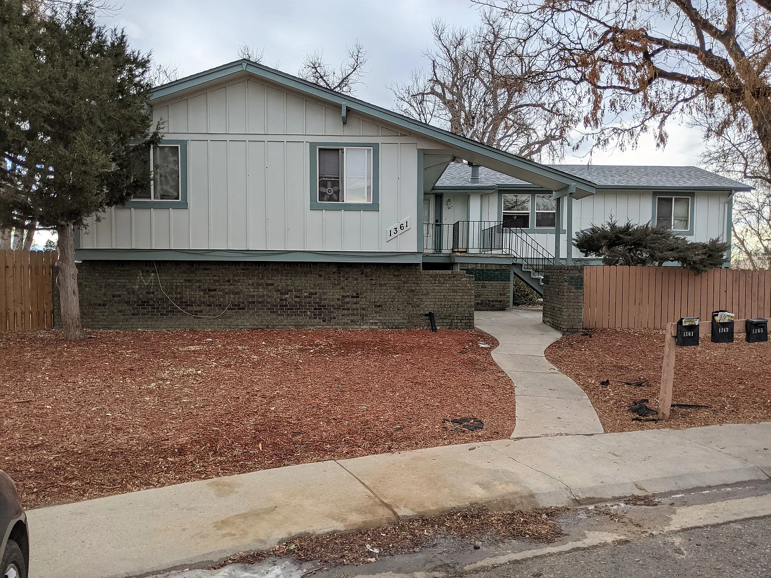 3 bed, 900 sqft, $1,995 — Photo 1