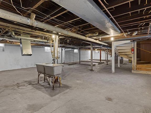 5th image of 7376 Pershing Ave #2F