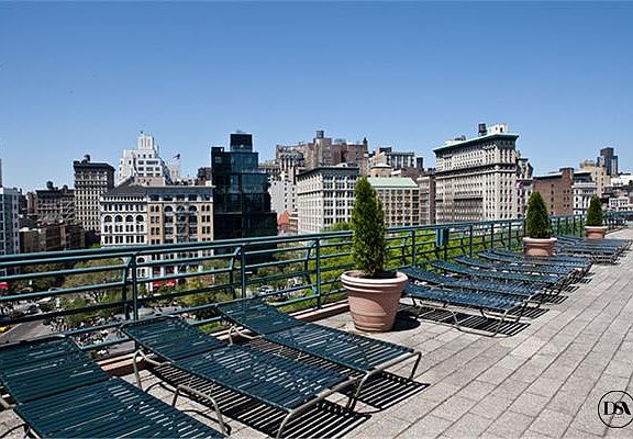 3rd image of 1 Irving Pl #17GF