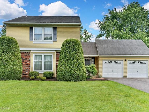 4th image of 33 Alexandria Dr