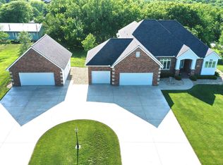 6939 Shawnee Ct, Ozawkie, KS 66070