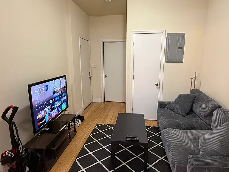 1630 N Sydenham St #1 — Photo 7