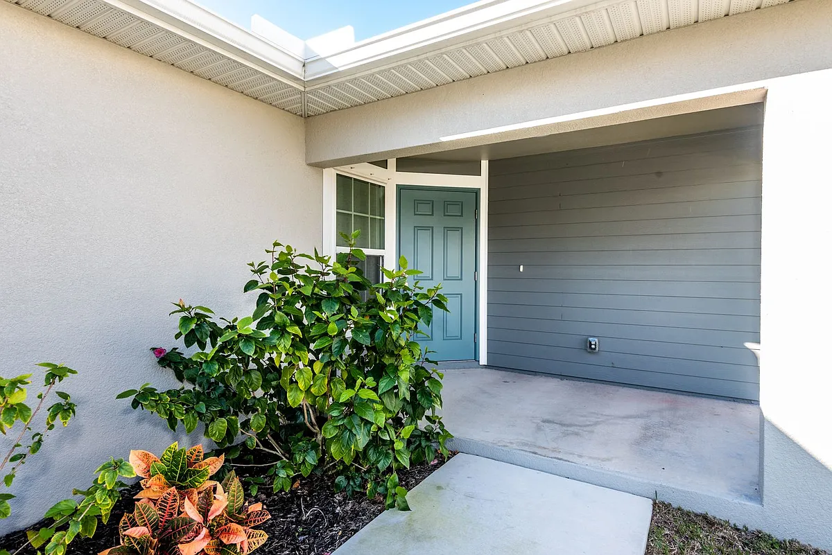 Building Photo - 219 Lewis Cir #112