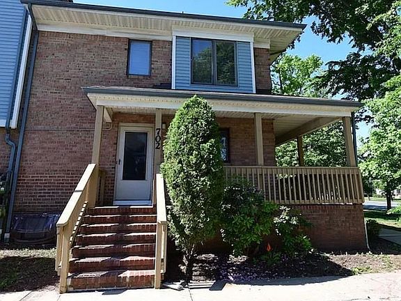 4th image of 702 Peach St #702