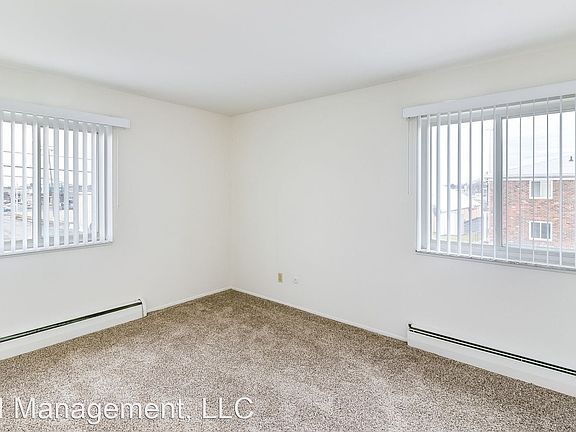 5th image of 3106 Holiday Dr #16954283