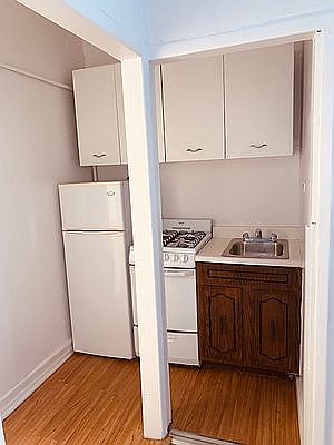 5th image of 259 W 70th St APT 4R