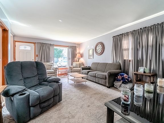 5th image of 2626 W 97th St