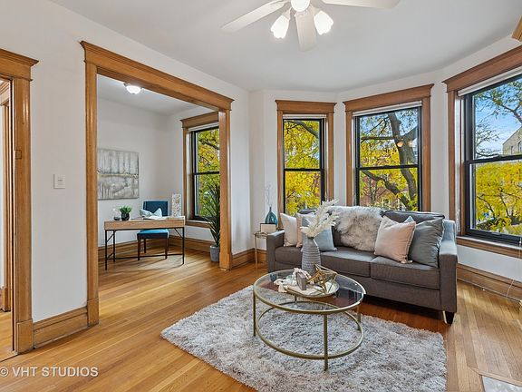 3rd image of 1050 W Berwyn Ave #2