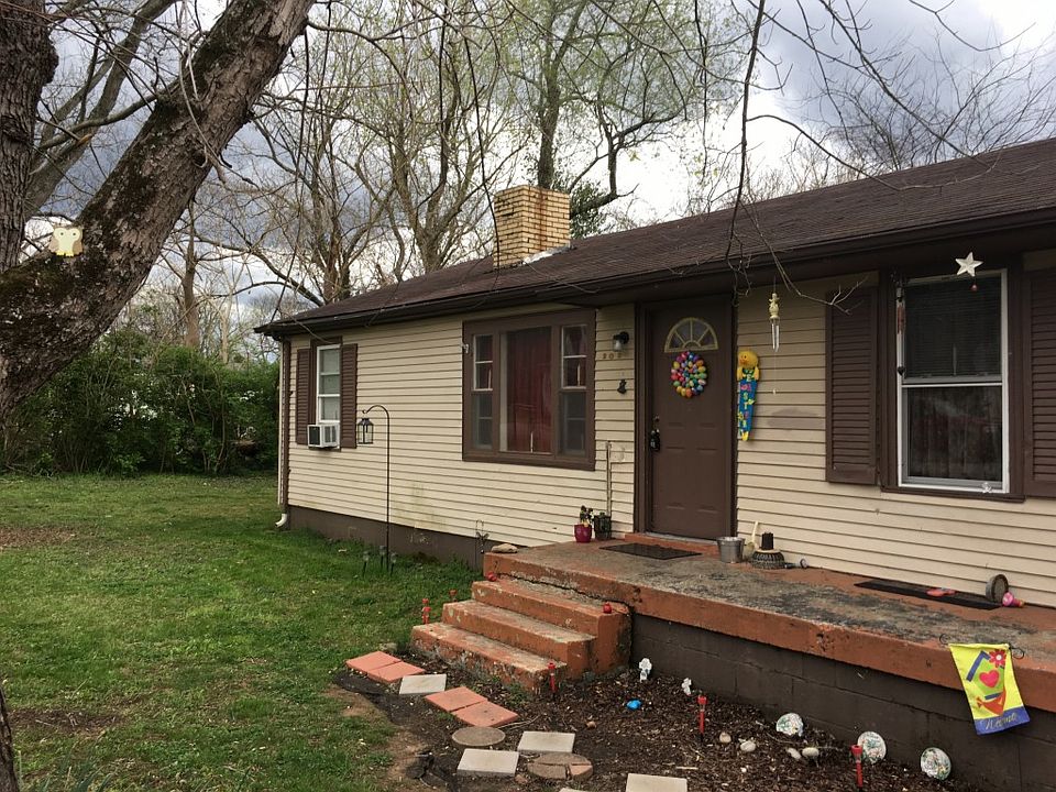 2nd image of 209 Center St