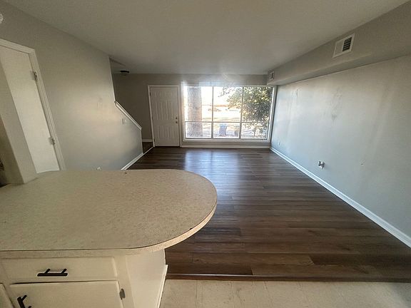3rd image of 1017A Leaphart St