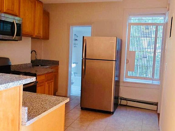 4th image of 30 Layton Ave APT 3