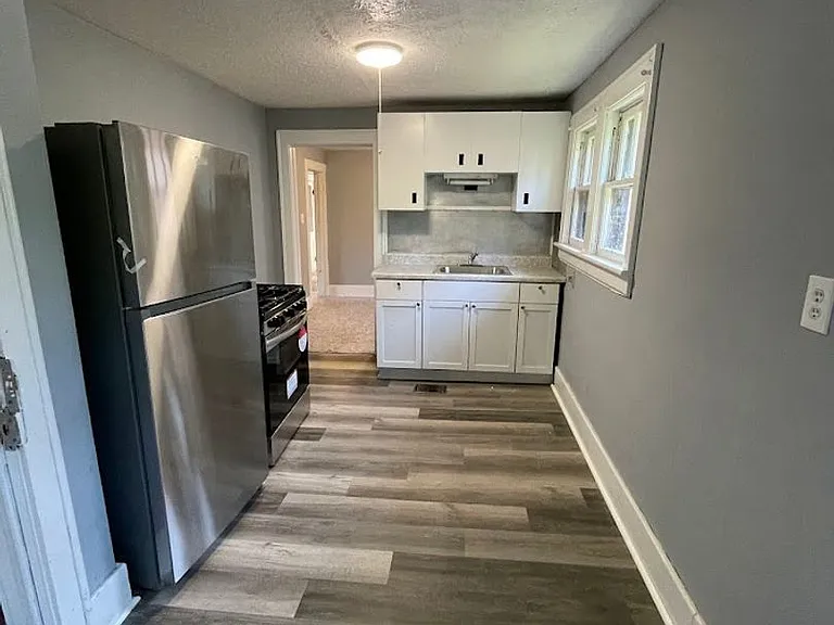 1300 Grant St — Photo 11