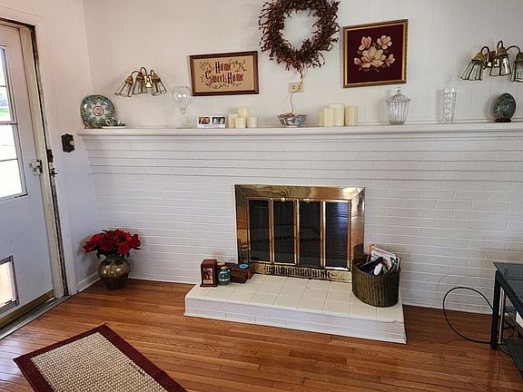 Family Room with FP