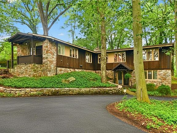 2nd image of 1657 Linden Oaks Ln