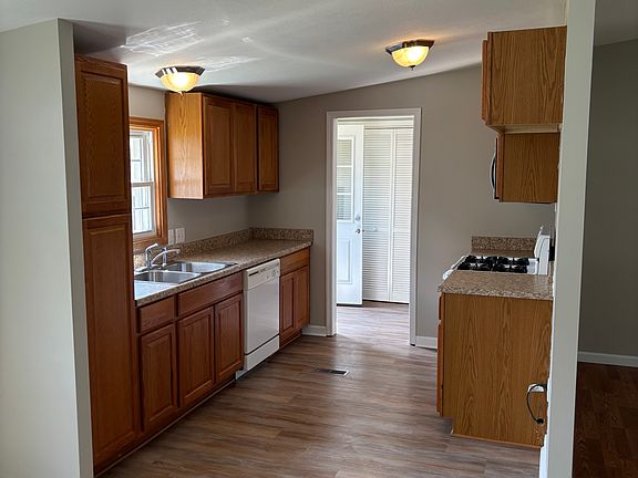 3rd image of 3296 6th St