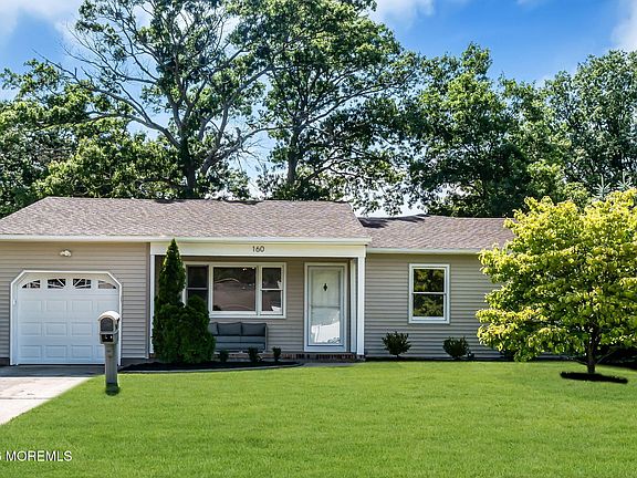 3rd image of 160 Berkeley Drive
