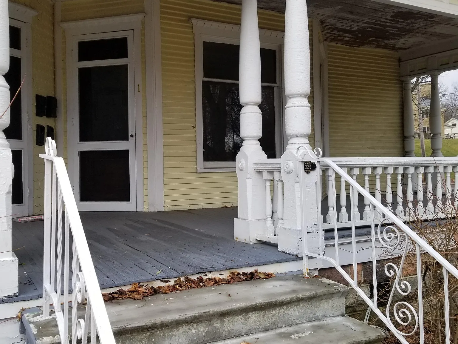 223 N Kalamazoo Ave — Photo 2