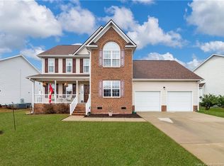 1122 Thistle Gold Dr, Hope Mills, NC 28348