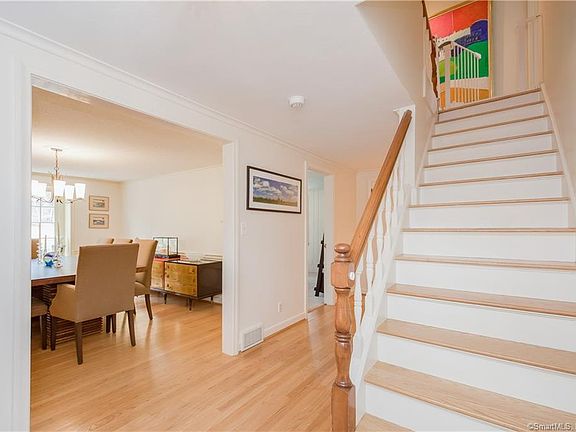 3rd image of 60 Uplands Dr