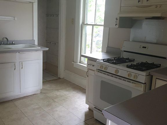 5th image of 221 N Lincoln Ave APT 2