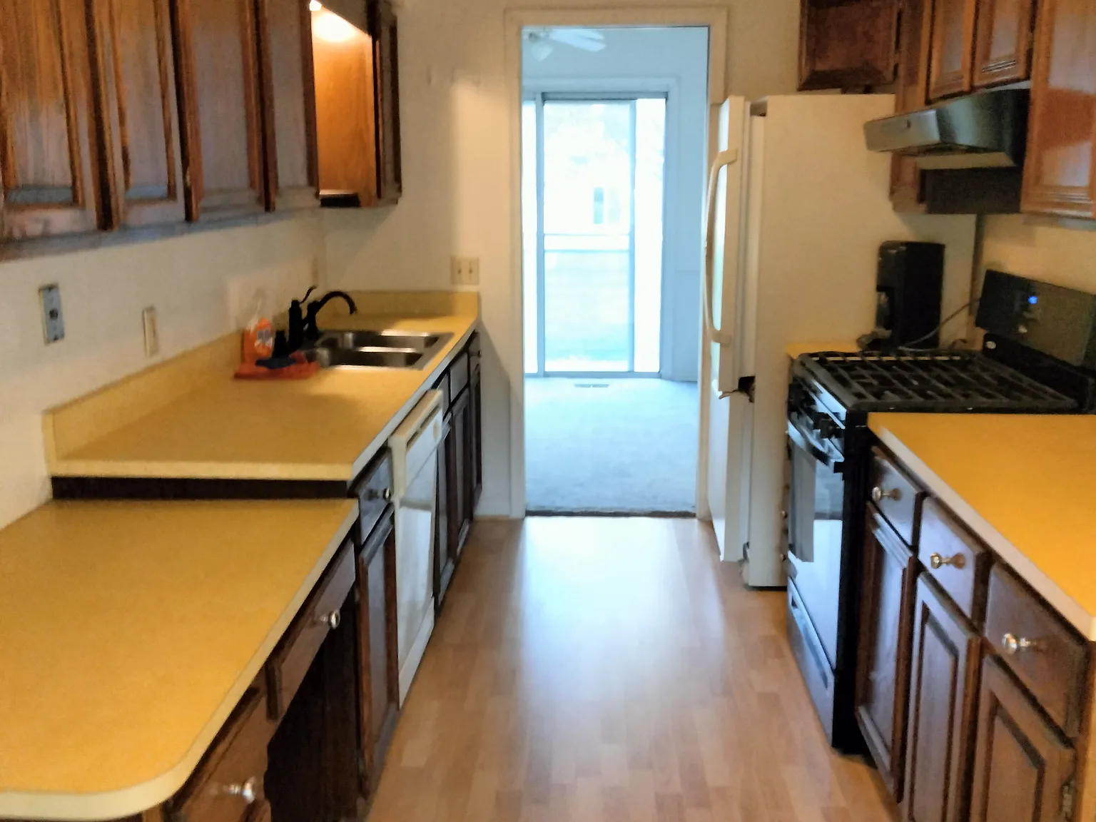 3 bed, 1.5 bath, 1350 sqft, $1,845 — Photo 3