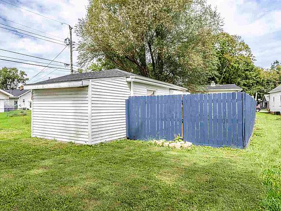 3rd image of 405 E 14th St