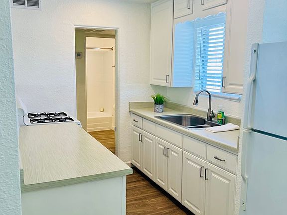 4th image of 530 E Mariposa St APT 41